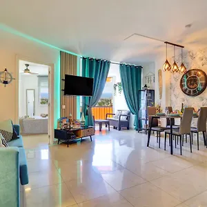 https://dreamy-sunset-los-cristianos-first-line-by-sea-pool-wi-fi.tenerifehoteles.net